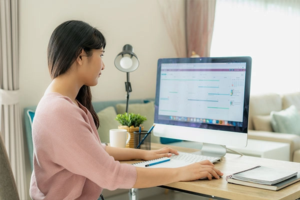 Chaise de bureau avec soutien lombaire et si&egrave;ge rembourr&eacute;